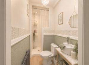 a bathroom with a toilet and a sink at 5 Bed in Hundleby oc-o44769 in Spilsby +14 photos