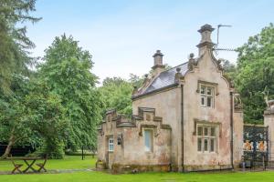 an old house in a park with a picnic table at 1 Bed in Exton oc-e42799 in Exton