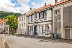 a row of buildings on a city street at Bergen Guesthouse in Bergen