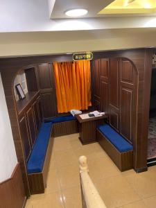 a cabin in a ship with a desk and chairs at Vakil Villa in Srinagar