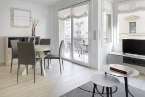 TV a/nebo společenská místnost v ubytování Fuenterrabia by FeelFree Rentals