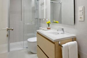 Koupelna v ubytování Fuenterrabia by FeelFree Rentals