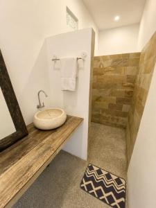 a bathroom with a sink and a shower at The Kubu Sidemen 2 in Silebeng