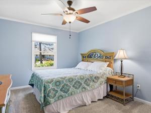 a bedroom with a bed and a ceiling fan at Oyster Haven in Cambridge +95 photos