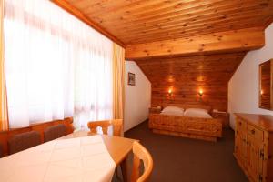 a bedroom with a table and a bed in a room at Ahlhof in Schladming