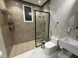 a bathroom with a shower and a toilet and a sink at فندق فاليا in Al Kharj +26 photos