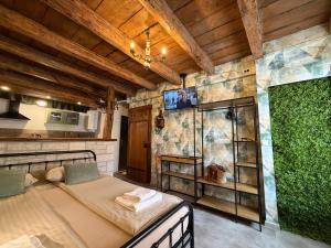 a bedroom with a bed in a room with a kitchen at Studio apartman Ema in Umag