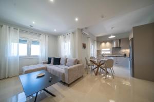 a living room with a couch and a table at Gerania nature Residence 22 in Siátista