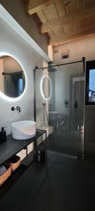 a bathroom with a sink and a glass shower at Camere Via Pasubio in Thiene +7 photos