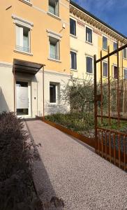 a building with a gate in front of a building at Camere Via Pasubio in Thiene