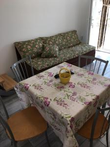 Posedenie v ubytovaní House Mima