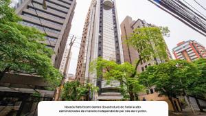 a tall building in the middle of a city at Cyclinn Faria Lima Itaim in São Paulo