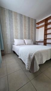 a bedroom with a large bed in a room at Casa León Cerca del Aeropuerto Internacional y Parques Industriales, Facturamos in Monterrey