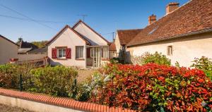 a group of houses with flowers in front of them at Caporizon - La Solognote in Bracieux +15 photos