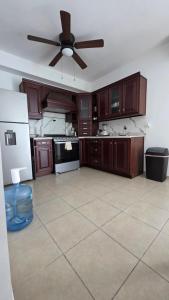 a large kitchen with a ceiling fan and appliances at Casa León Cerca del Aeropuerto Internacional y Parques Industriales, Facturamos in Monterrey +5 photos