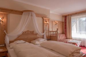 Postel nebo postele na pokoji v ubytování Hotel Seefelderhof