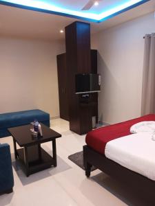 Llit o llits en una habitació de Muns Hotel