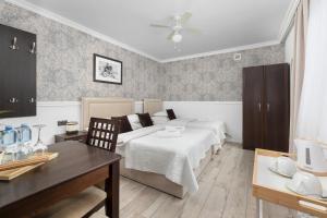 a hotel room with two beds and a table at Zwierzyńscy Residence in Pobierowo