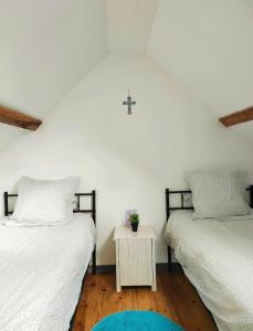 two beds sitting next to each other in a room at Chrisme in Saint-Hilaire-Fontaine