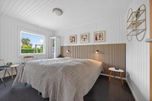 a bedroom with a large bed and a window at Family Holiday Home with Jacuzzi and Fireplace in Hejls