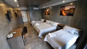 a hotel room with two beds and a table at El Norte Hotel in Río Segundo