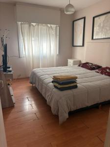 a bedroom with a bed with towels on it at Osiris Apart in Comodoro Rivadavia