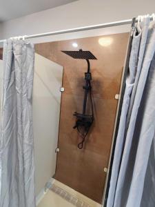 a shower door with a camera on a tripod at Sitya Hostel München in Munich