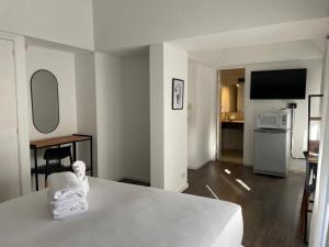 a hotel room with a bed and a television at El Misti Suites Buenos Aires in Buenos Aires