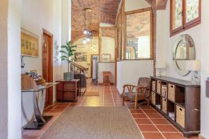 a hallway with a table and chairs in a house at Allegria in Baiardo