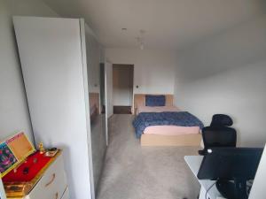 a small bedroom with a bed and a desk at sPARSH in London