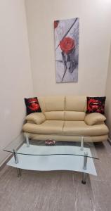 a living room with a couch and a glass table at Damhomeitaly in Modena
