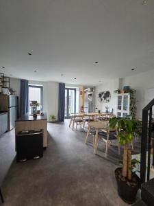 Dapur atau dapur kecil di Coliving Compostela