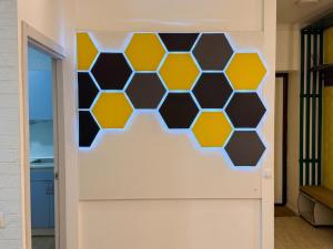 a wall with a honeycomb design on it at New stail centru in Bălţi