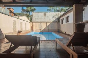 a swimming pool in the middle of a building at Hotel Tierra Colorada in Puerto Iguazú