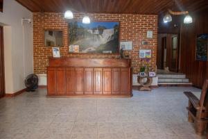 a large wooden courtroom with a brick wall at Hotel Tierra Colorada in Puerto Iguazú +60 photos