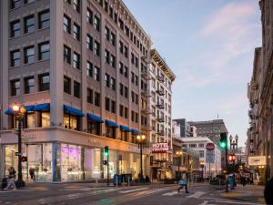a city street with a building and a street light at Hotel Stratford San Francisco - Handwritten Collection in San Francisco