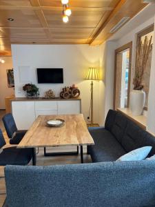 a living room with a table and a couch at Elgi Apart in Serfaus