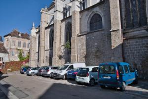 a row of cars parked in front of a building at App de caractère Centre Joigny Z1 in Joigny +2 photos