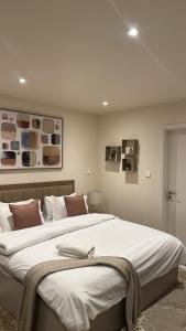 a bedroom with a large bed with white sheets at Summers luxury at Bantree in Accra