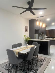 a dining room with a table and chairs at Seroja Homestay Gopeng in Gopeng +15 photos