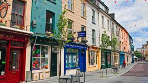 a city street with many shops and buildings at Daline House Clonakilty in Clonakilty