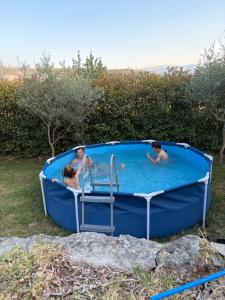 a group of people in a swimming pool at Taloca Do Grilo in Baião