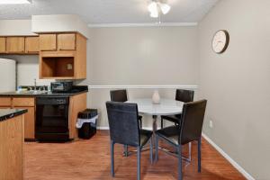 a kitchen with a table and chairs in a room at District West 2BR near shopping & dining in Lubbock