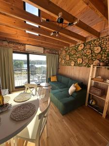 a living room with a green couch and a table at Monialuki in Nogat