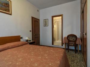 Кровать или кровати в номере Albergo Ristorante il Poggiolo +16 фотографий