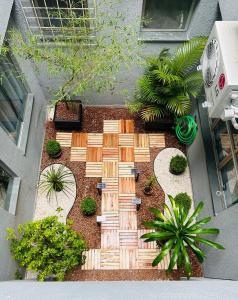 an overhead view of a garden with trees and plants at Hotel JCA Uberlândia in Uberlândia
