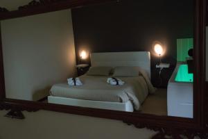A bed or beds in a room at Il Centro Short Lets