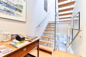 Fotografie z fotogalerie ubytování JOIVY Elegant 3 bed apt with rooftop terrace in Pimlico v Londýně