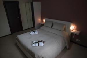 A bed or beds in a room at Il Centro Short Lets