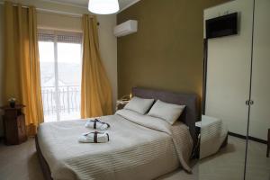 A bed or beds in a room at Il Centro Short Lets